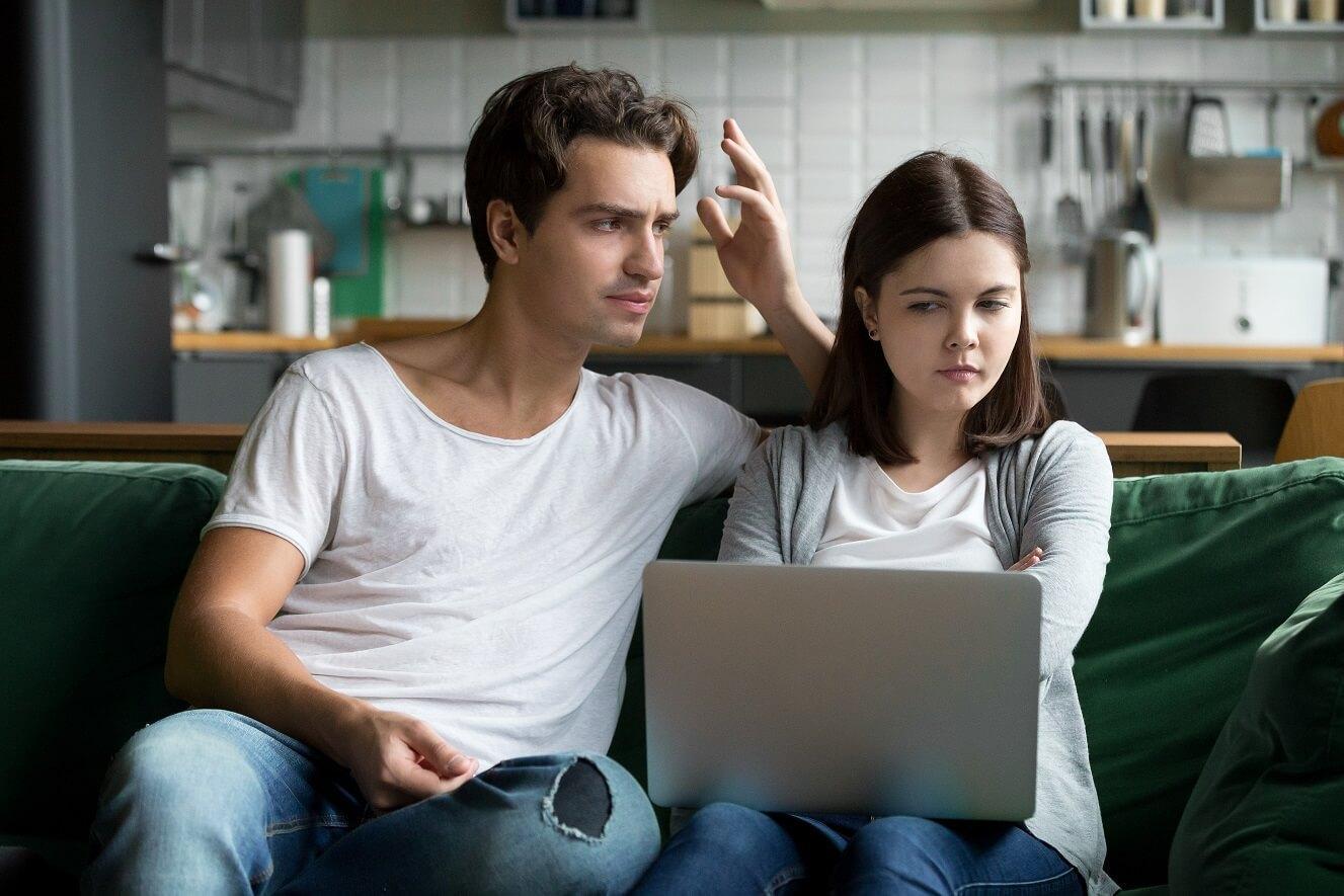 Signs your wife is cheating online